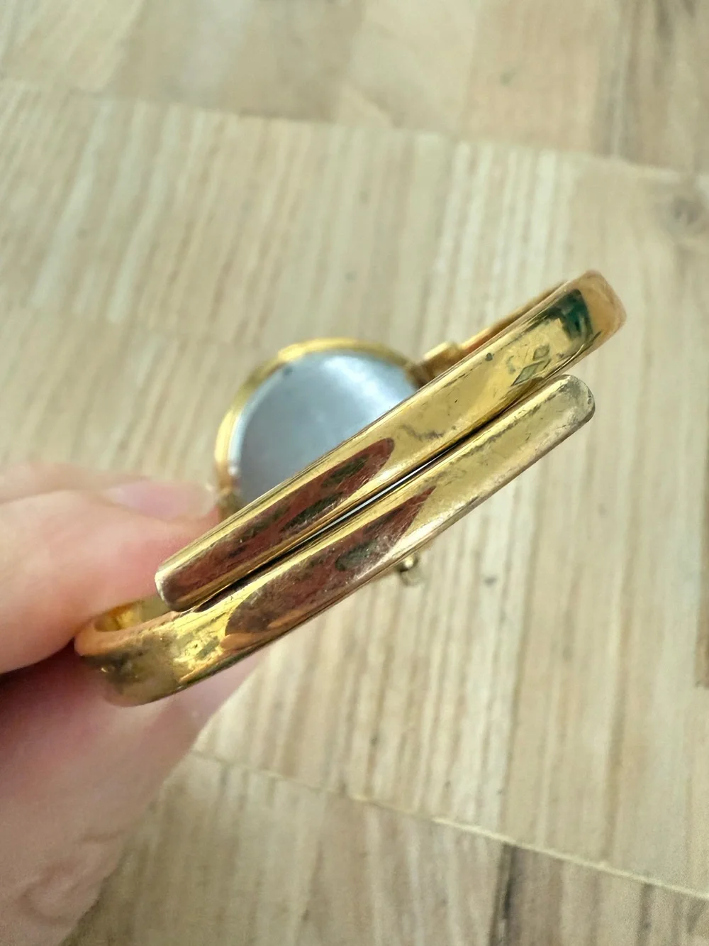 Ravisa ladies gold tone hinged bracelet Swiss made watch NEW BATTERY